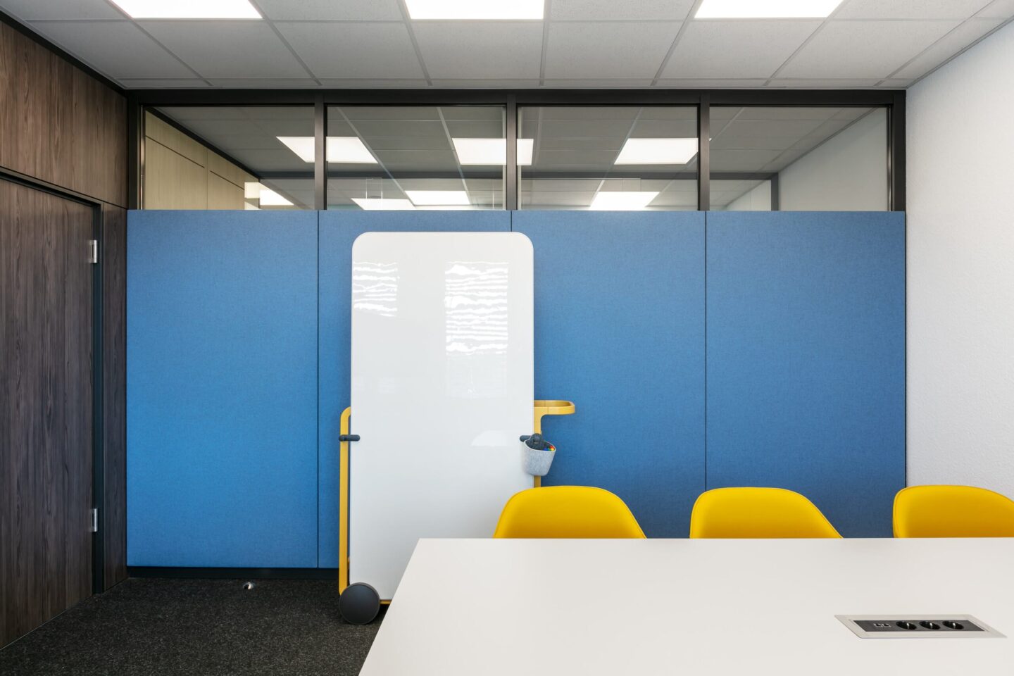Fraunhofer ISI, Karlsruhe Technology Park │ modern office furnishings │ ultra-light whiteboards