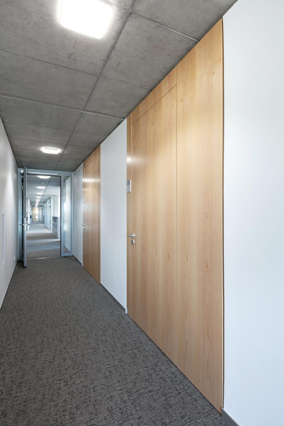 Karlsruhe City Tax Office │ attractive office workplaces │ modern office space