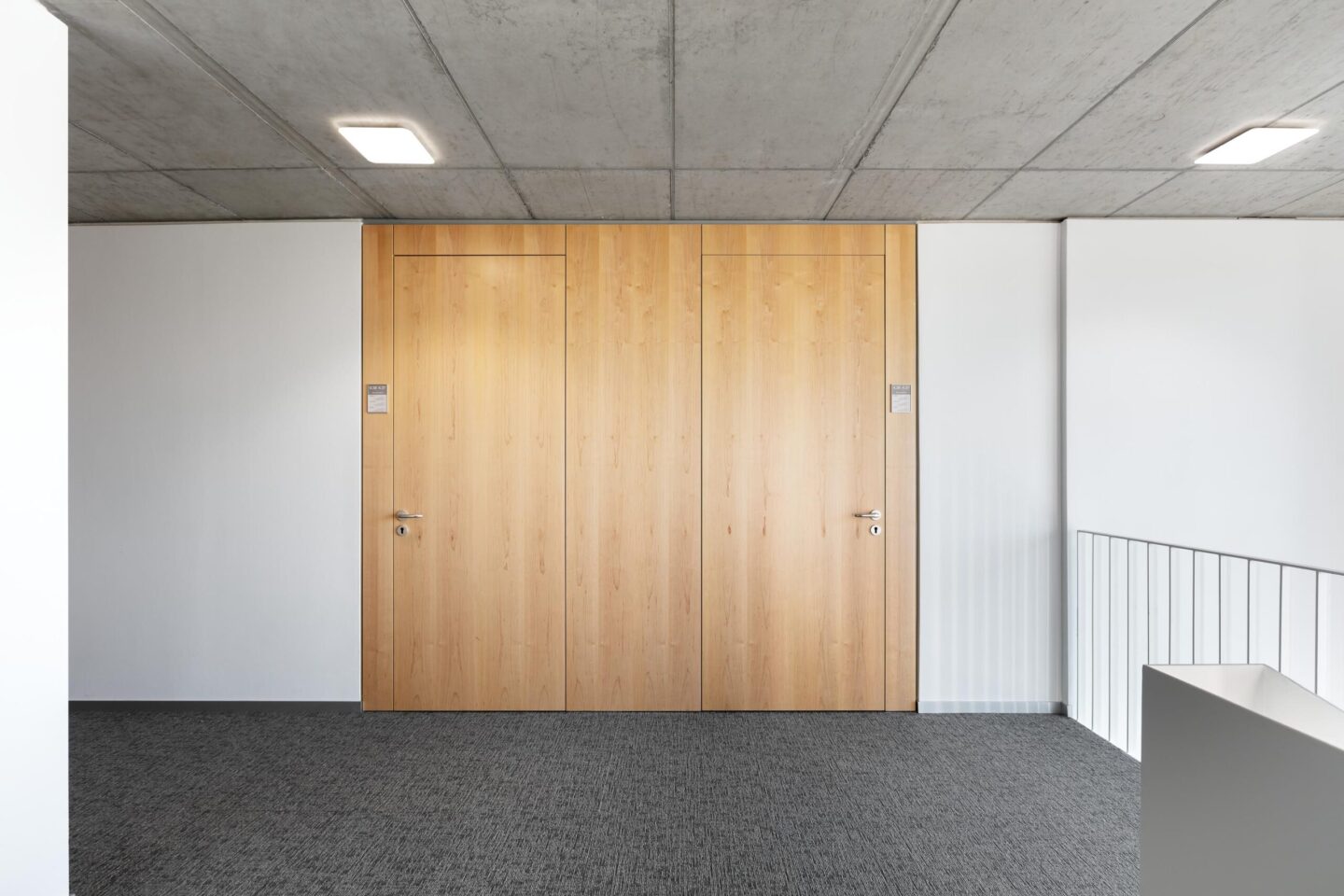 Karlsruhe City Tax Office │ attractive office workplaces │ wooden door elements fecotür │