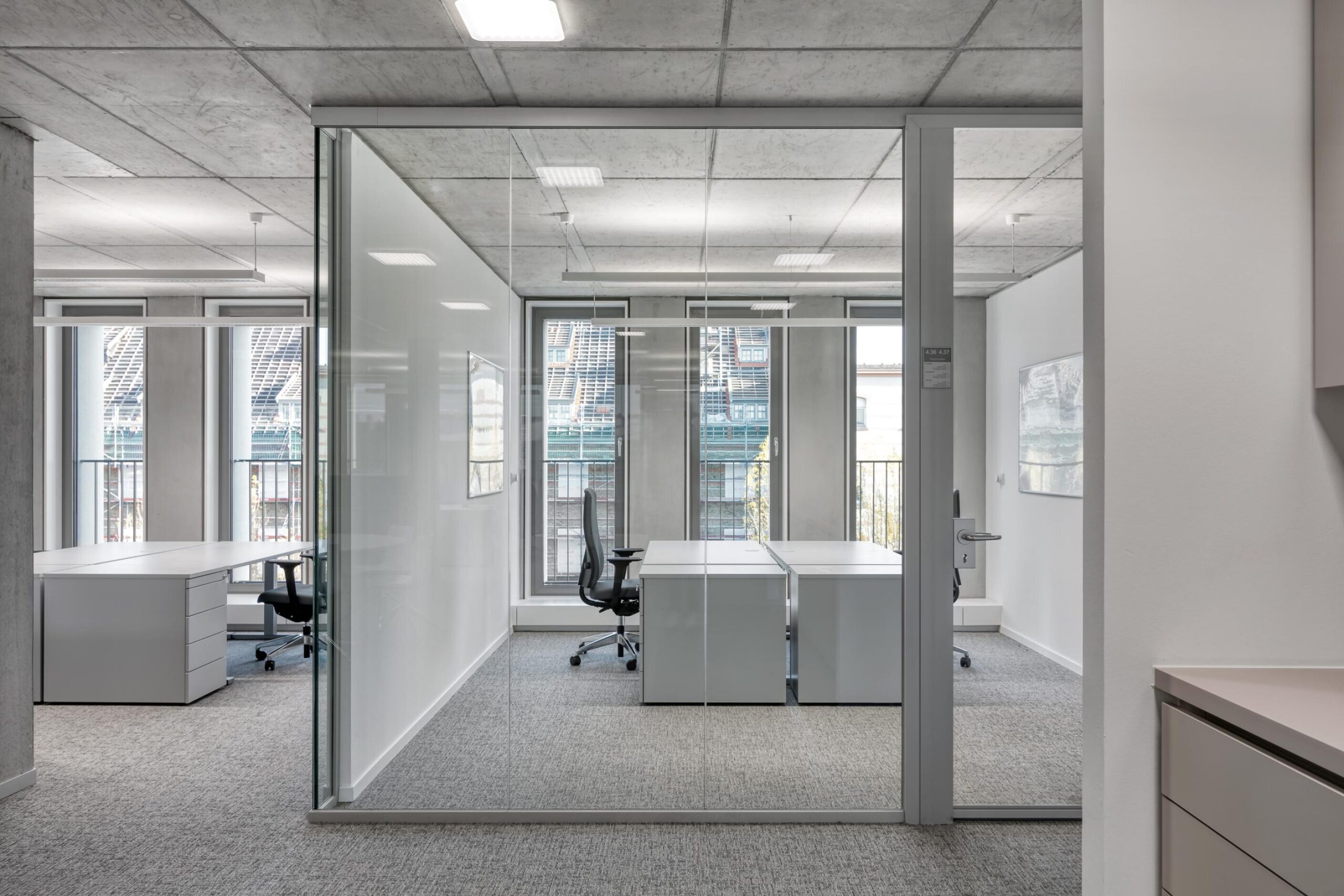Karlsruhe City Tax Office │ all-glass door elements │ modern workplaces