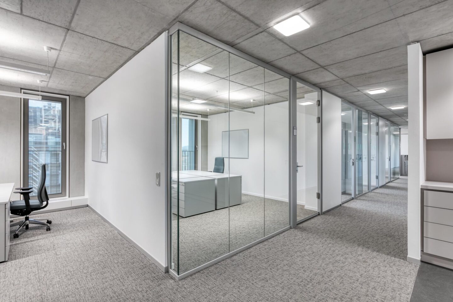 Karlsruhe City Tax Office │ attractive office workplaces │ all-glass construction