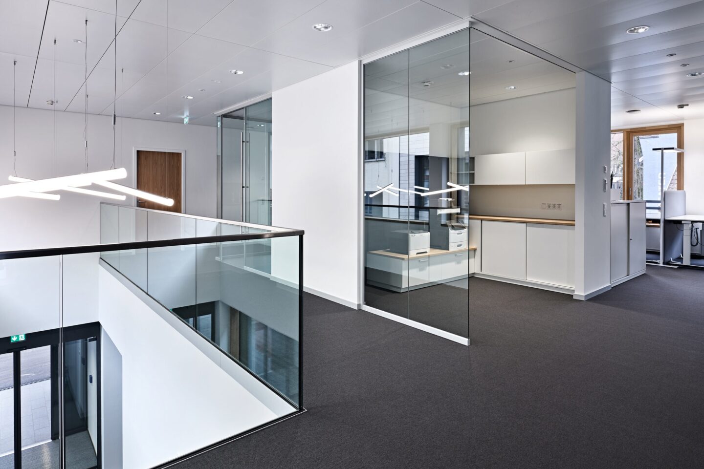 Sparkasse Hochrhein │ system walls from feco │ glass elements with anodised aluminum profiles