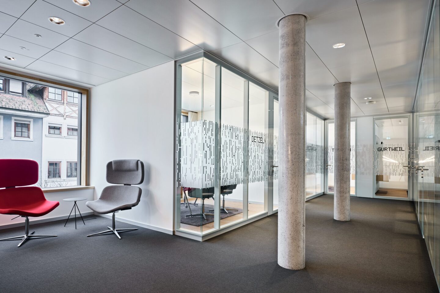 Sparkasse Hochrhein │ office spaces │ glass elements with anodised aluminum profiles
