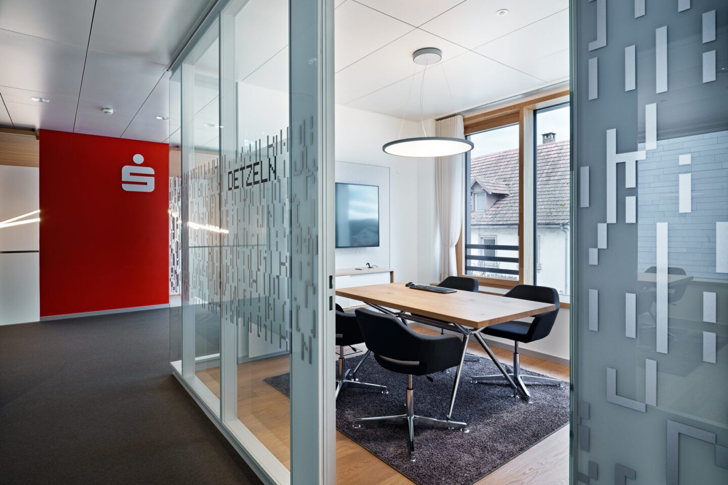 System walls from feco │ glass elements │ Sparkasse Hochrhein │ structural glazing doors,