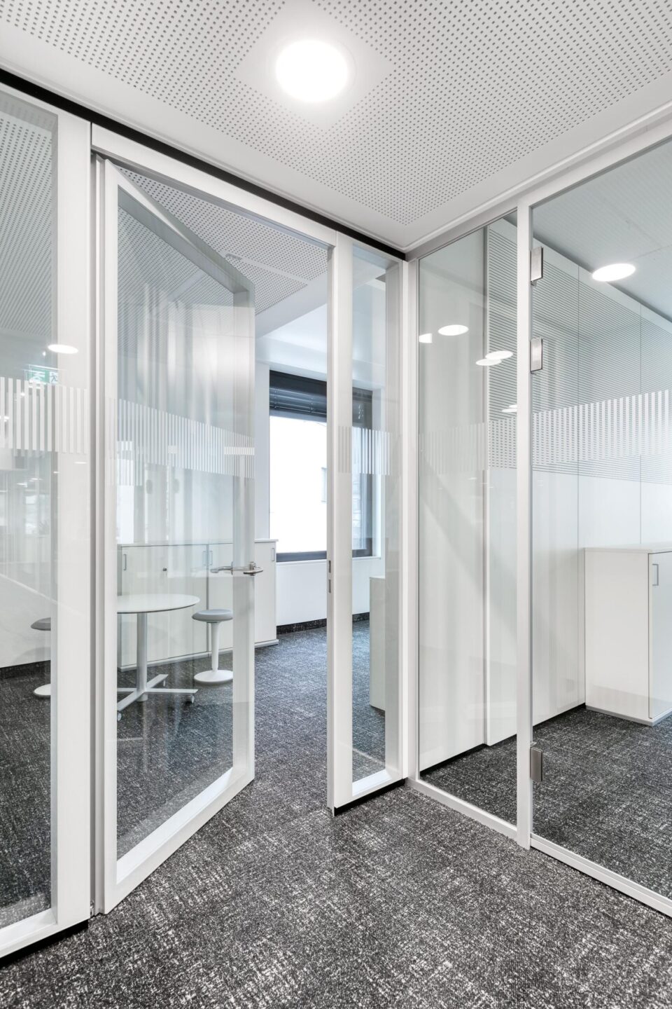 AOK District Office Hochrhein-Bodensee │ frame-integrated technology door side panels