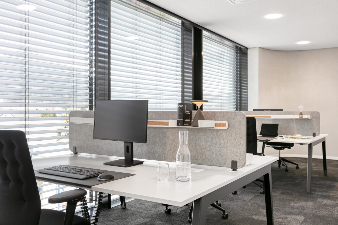 Hoch Baumaschinen │ exclusive office furniture │ electrically adjustable desks