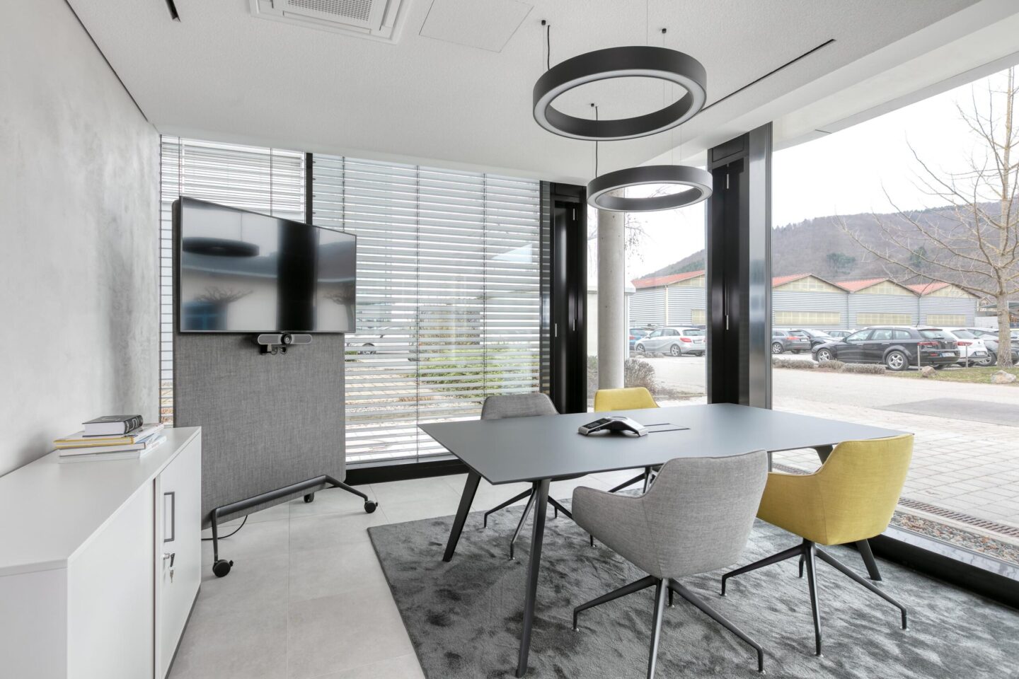 Hoch Baumaschinen │ high construction machinery │ modern workplaces │ office furniture with feco