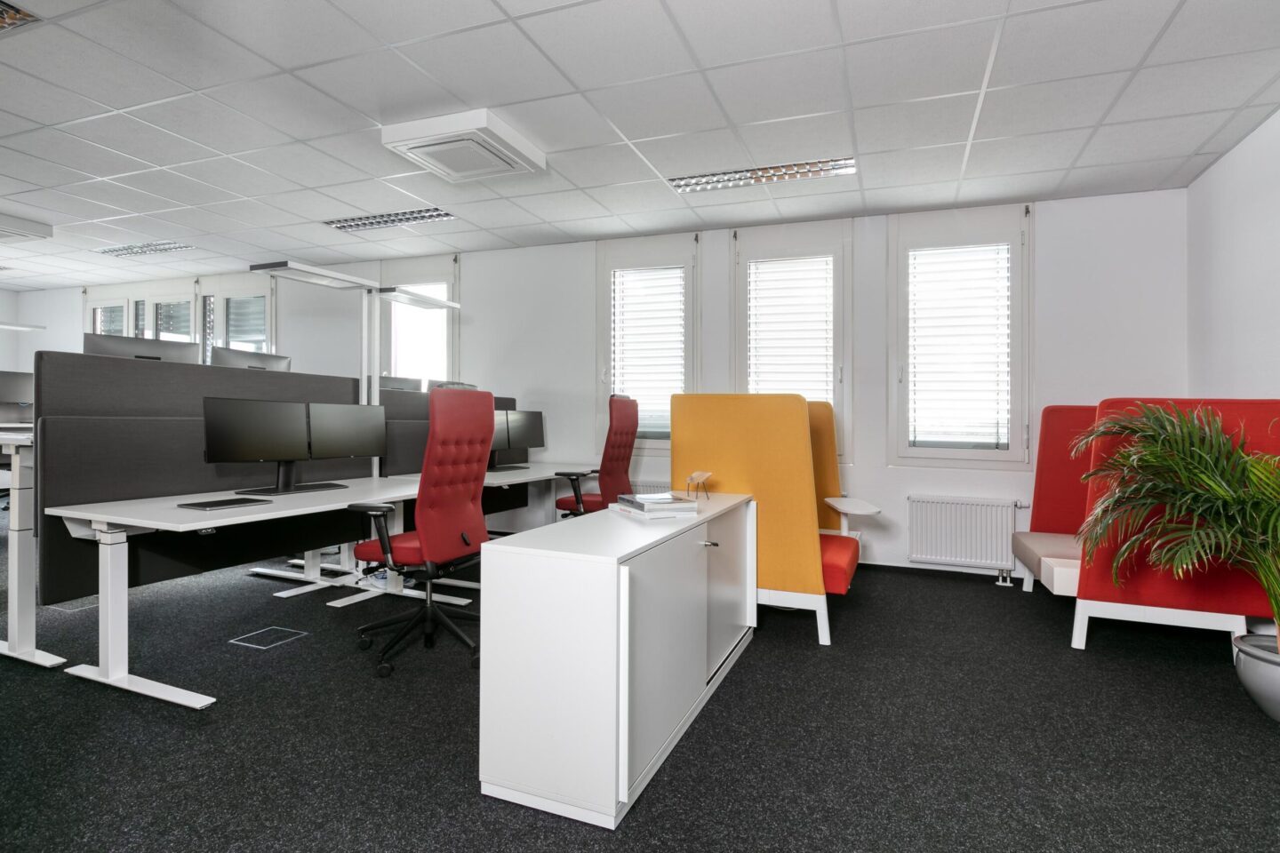 Seeburger │ Stauraum │ moderne Büroräume │ Büromöbeleinrichtung mit feco