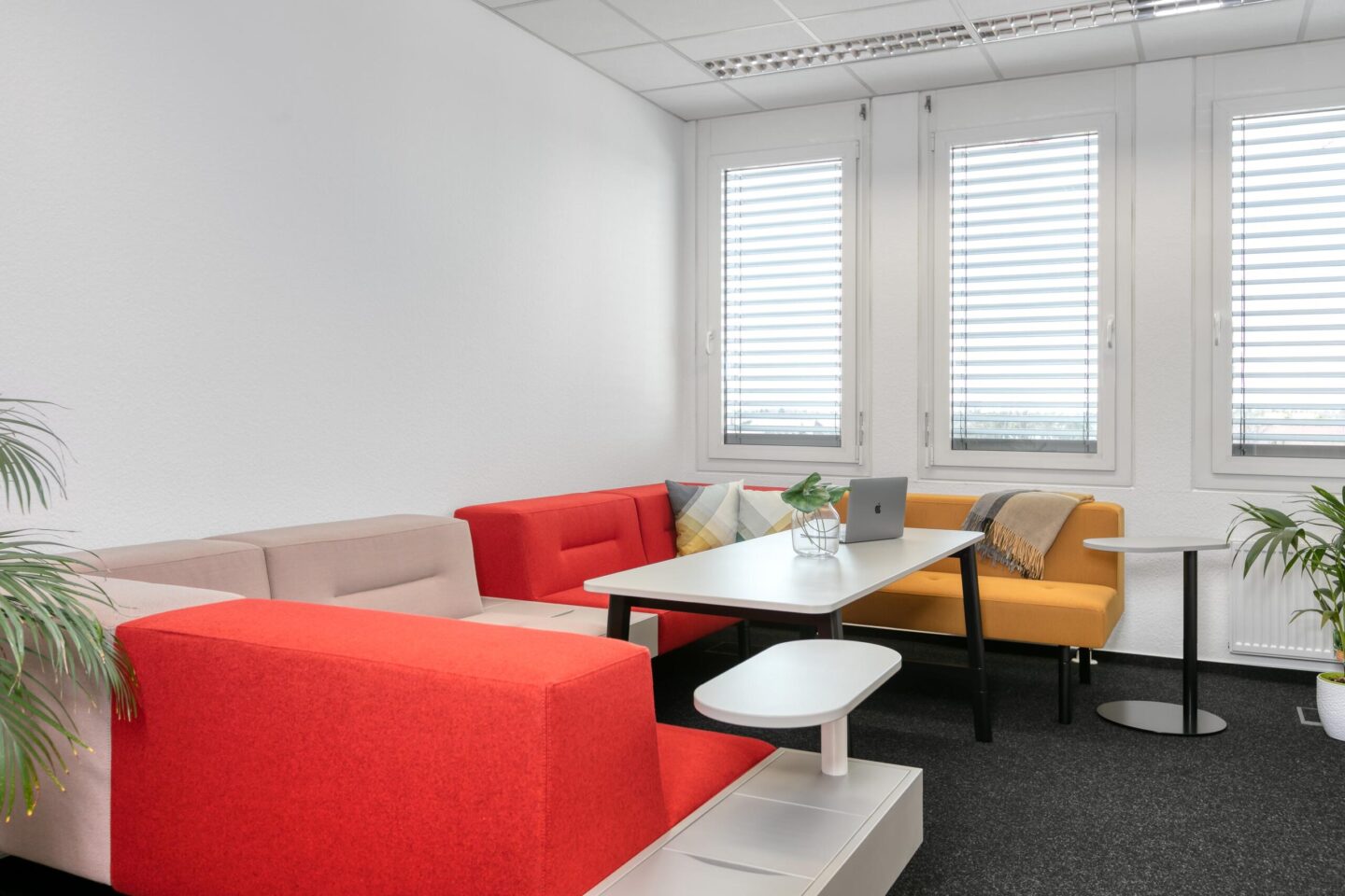 Seeburger │ Lounge-Bereiche │ moderne Büromöbeleinrichtung
