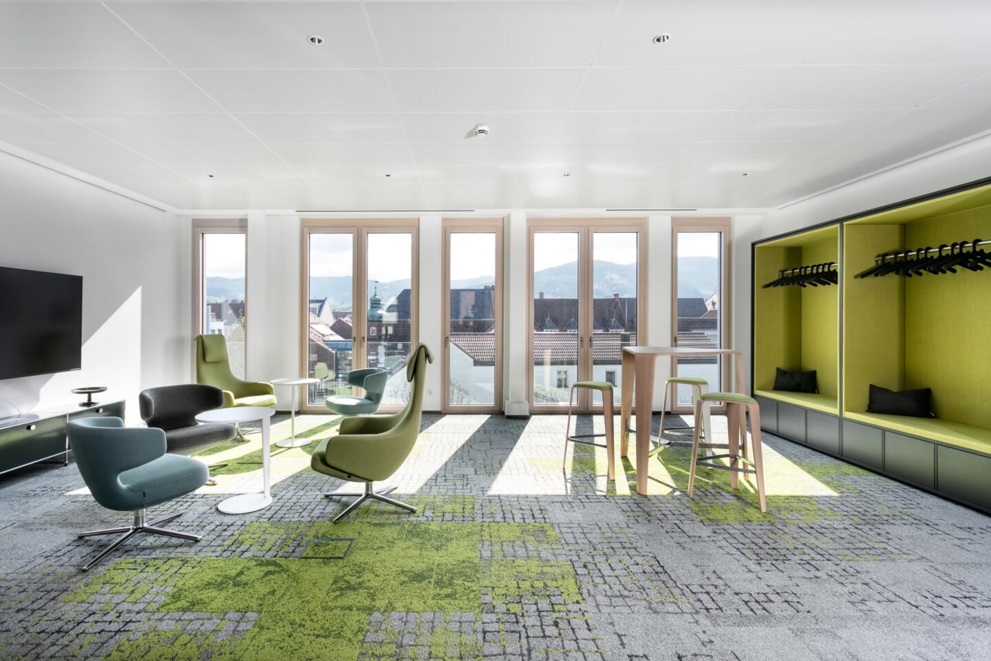 Sparkasse Bühl – Main Office │ modern meeting rooms │ various communication areas