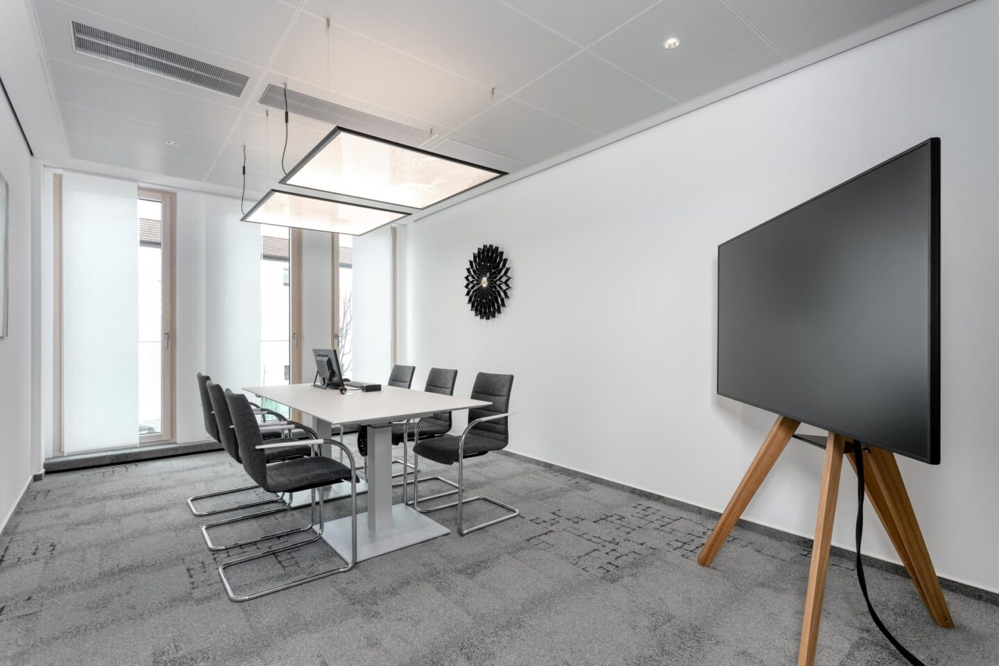 Sparkasse Bühl – Main Office │ modern meeting rooms │ flexible furnishing