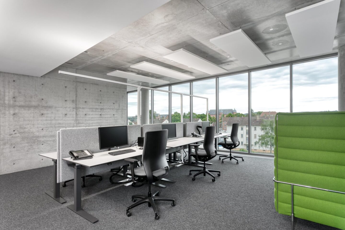weisenburger Karlsruhe │ conference rooms │ fecoplan all-glass constructionopen office landscape │ workplace