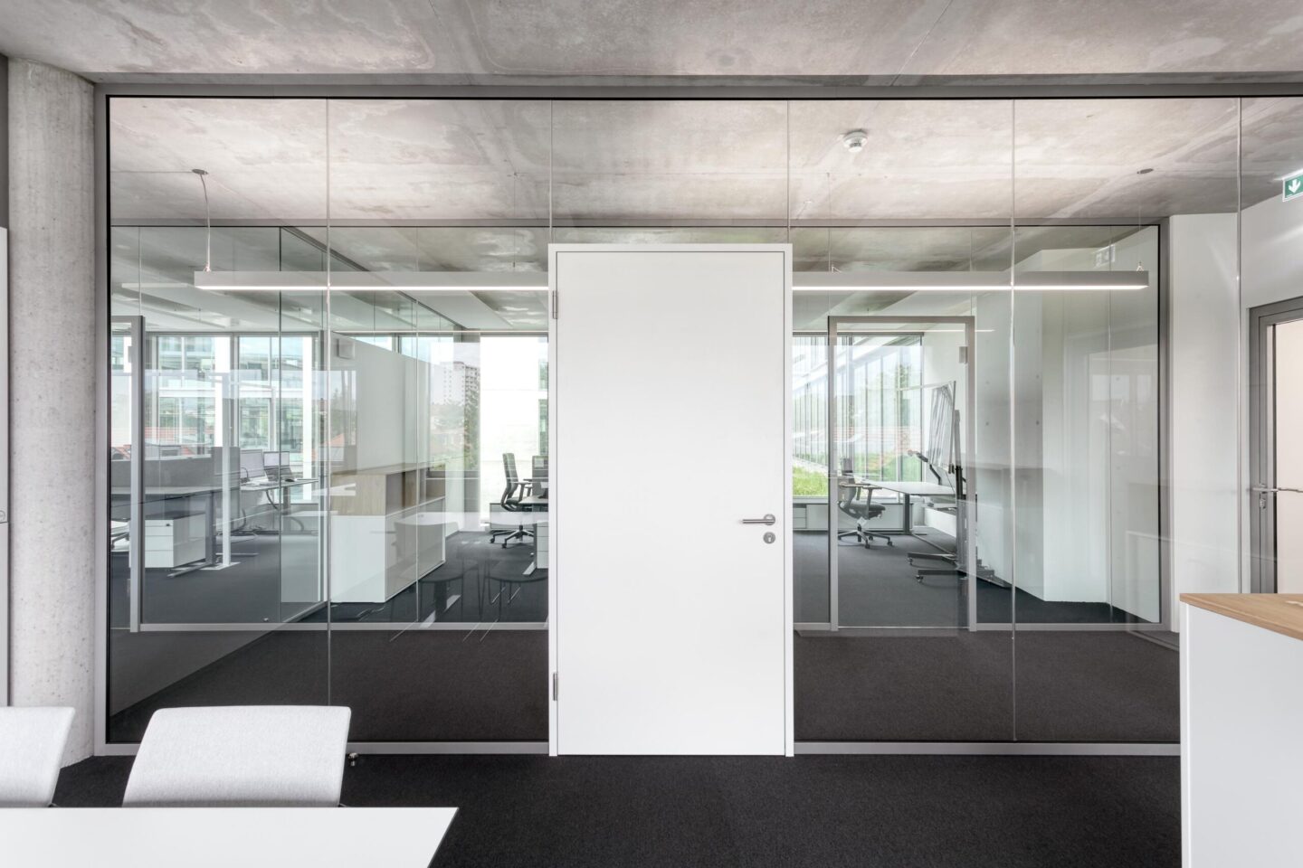 weisenburger Karlsruhe │ fecoplan all-glass constructionopen │ height-adjustable desks