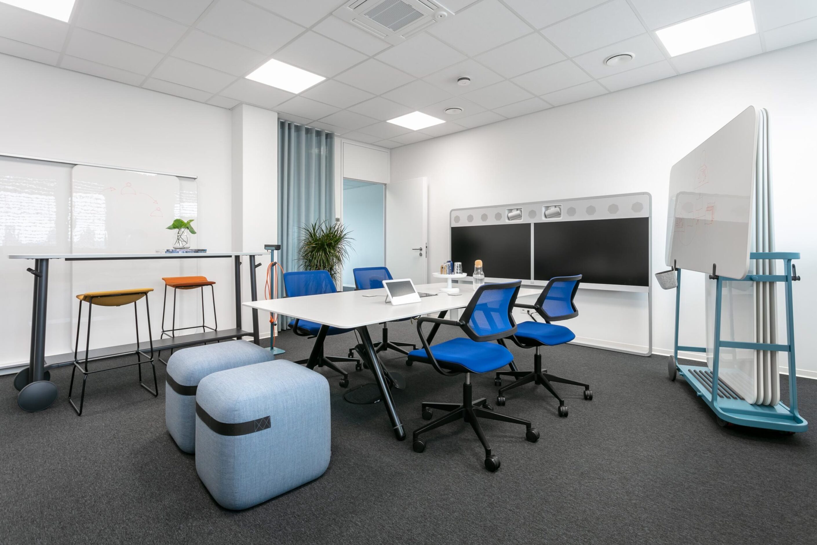 Alcon Aschaffenburg │ office swivel chairs │ modern working environments