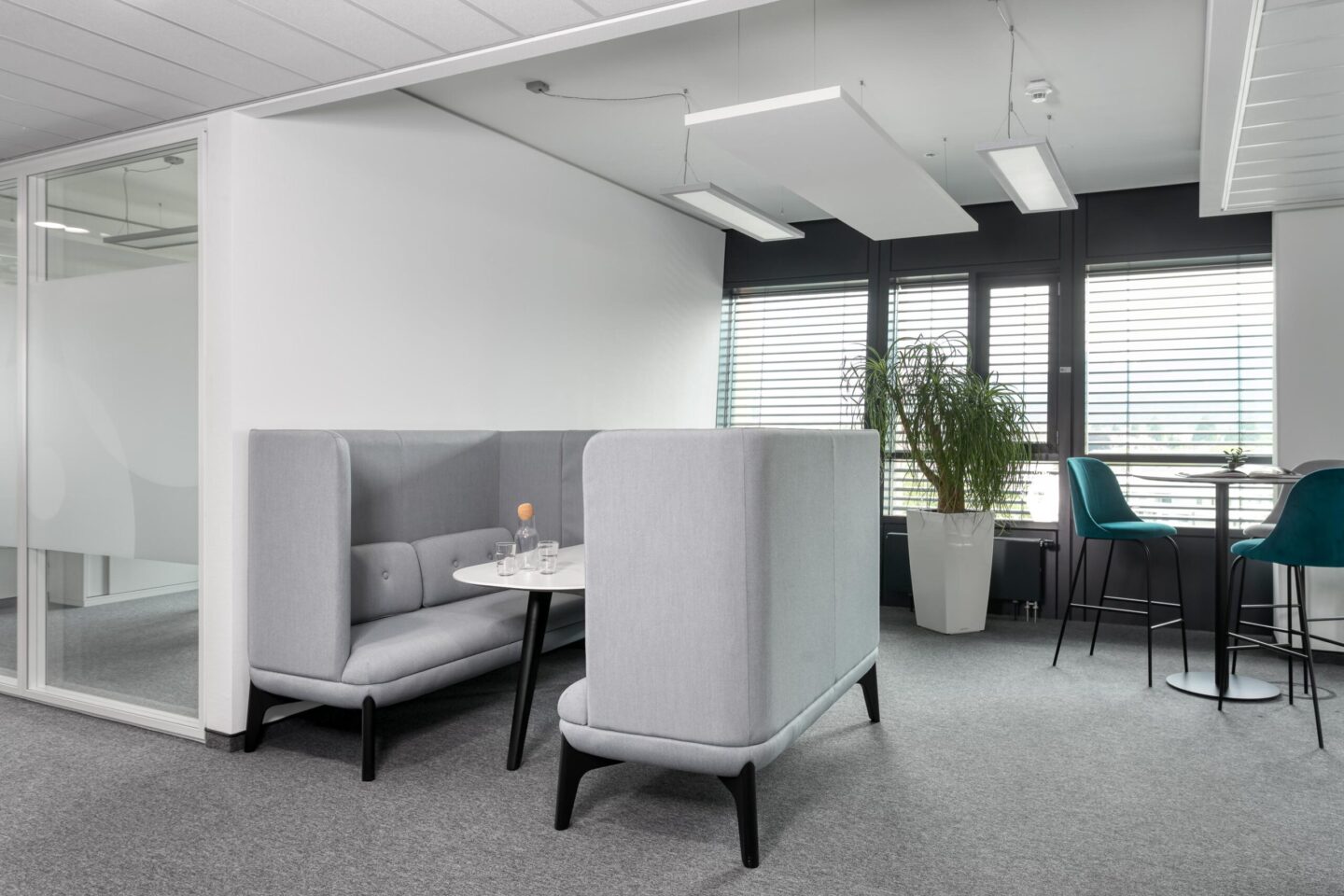 Alcon Freiburg im Breisgau │ Open Spaces Büro │ moderne Arbeitswelten │ hochwertige Büromöbel
