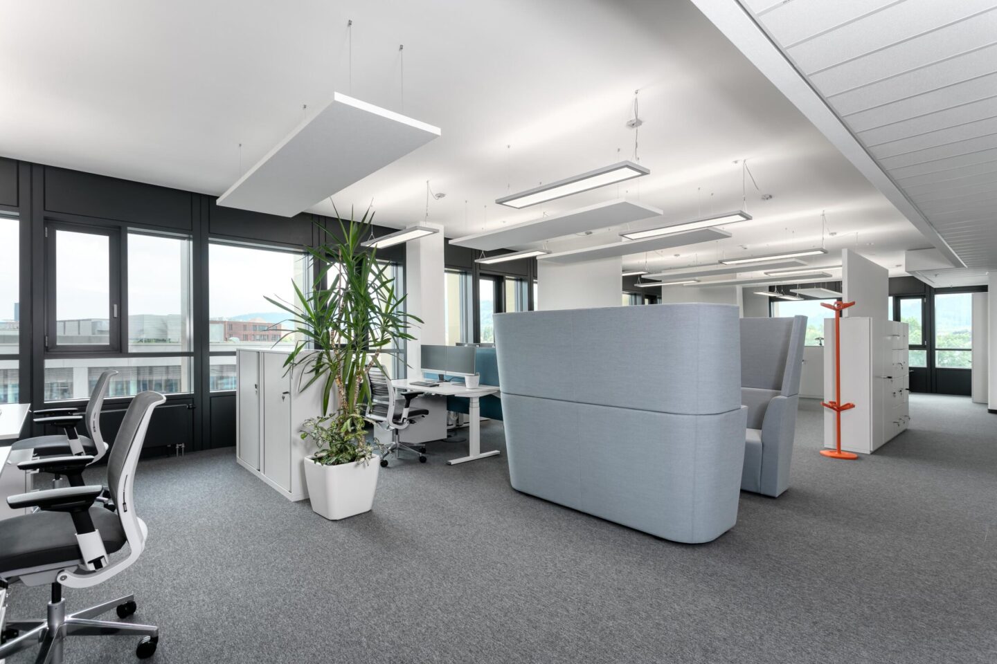 Alcon Freiburg im Breisgau │ Open Spaces Büro │ moderne Arbeitswelten │ hochwertige Büromöbel