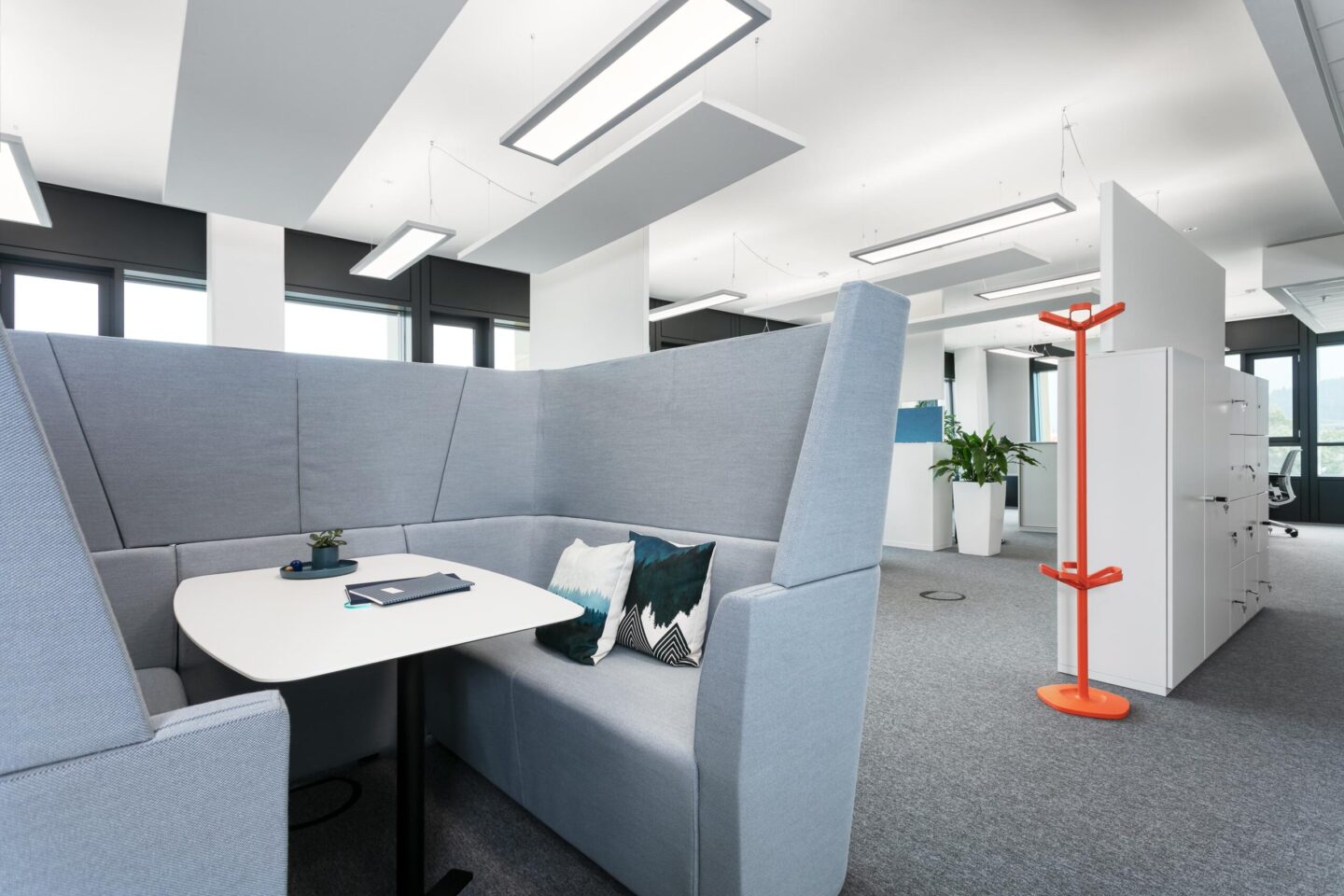 Alcon Freiburg im Breisgau │ Open Spaces Büro │ moderne Arbeitswelten │ hochwertige Büromöbel