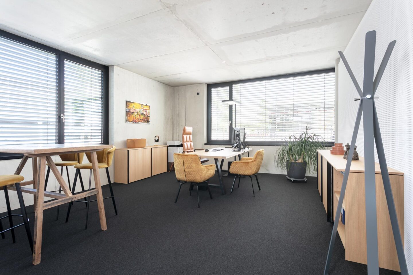 BSHR Tax Consultants Ettlingen │ modern Scandinavian style furniture │ conference room