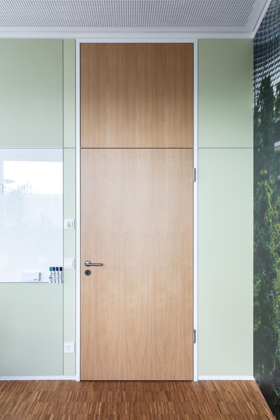 Disy information systems │ fecotür wood │ corridor glass walls from feco
