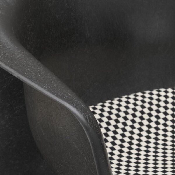 Vitra Eames Fiberglass Armchair Polsterung Detail