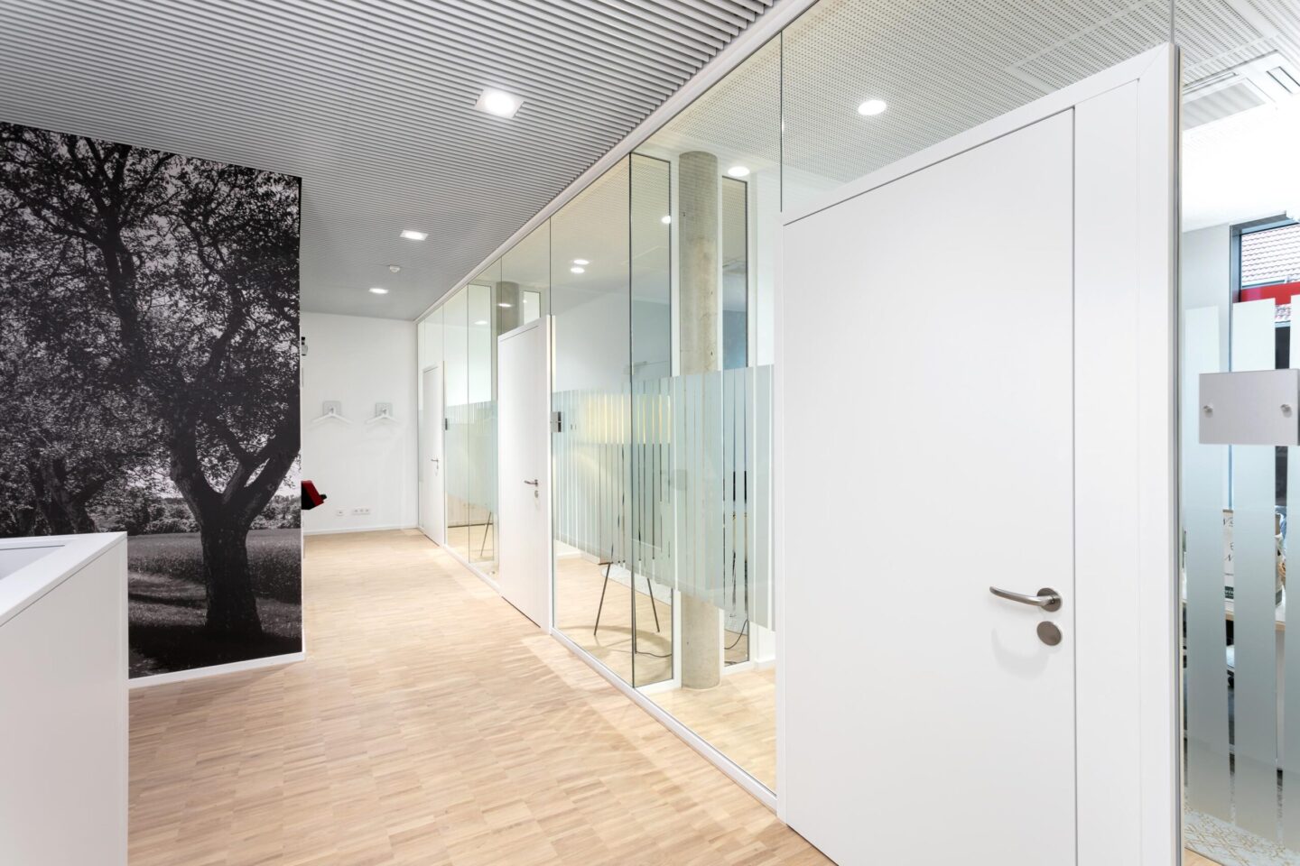 Sparkasse-Blankenloch │ all-glass construction │ office partitions