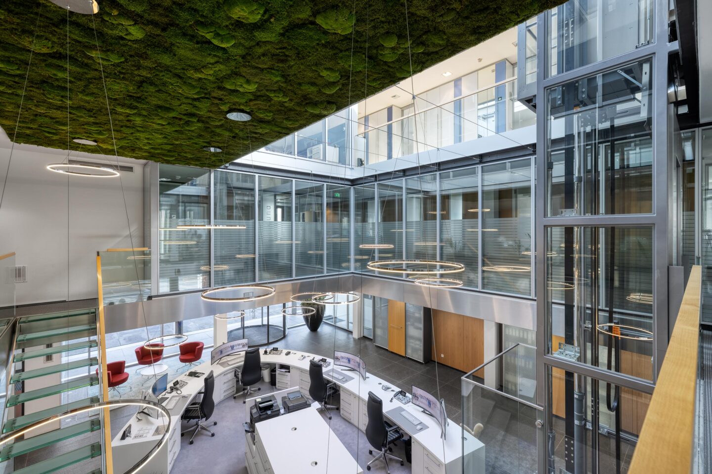 Implaneum Oberndorf am Neckar │ feco system walls │ fecostruct glass corridor walls