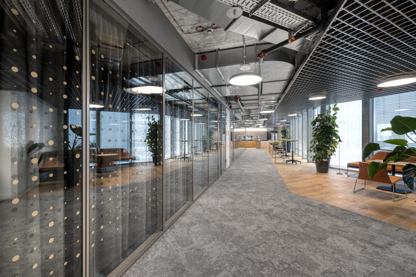 Microsoft headquarters The Circle in Zurich │ sustainable office working environment │ system walls from feco