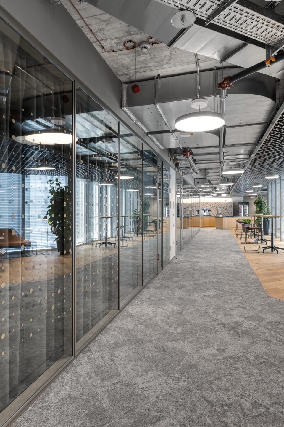 Microsoft Headquarter The Circle in Zürich │ zukunftsfähige Büroarbeitswelt │ nurglaskonstruktion
