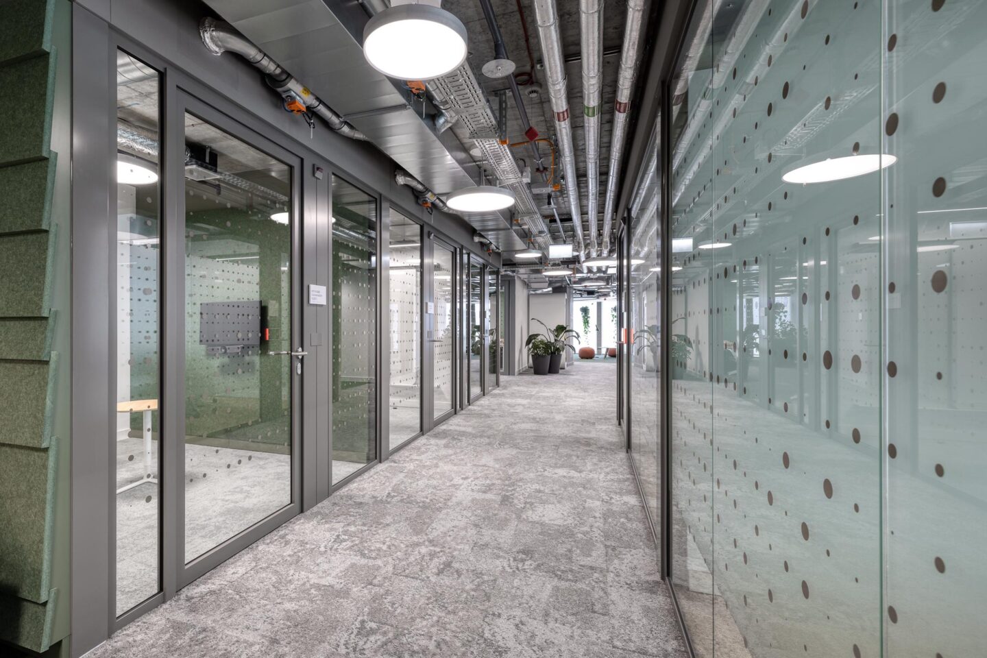 Microsoft headquarters The Circle in Zurich │ system walls from feco │ double-leaf structural glazing doors