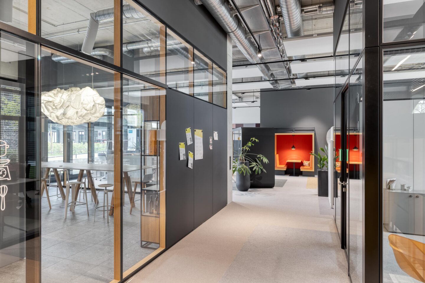 Systemwände von feco │ Best Workspaces Award 2022 │ flexible Workshopfläche mit viel Gestaltungsfreiheit
