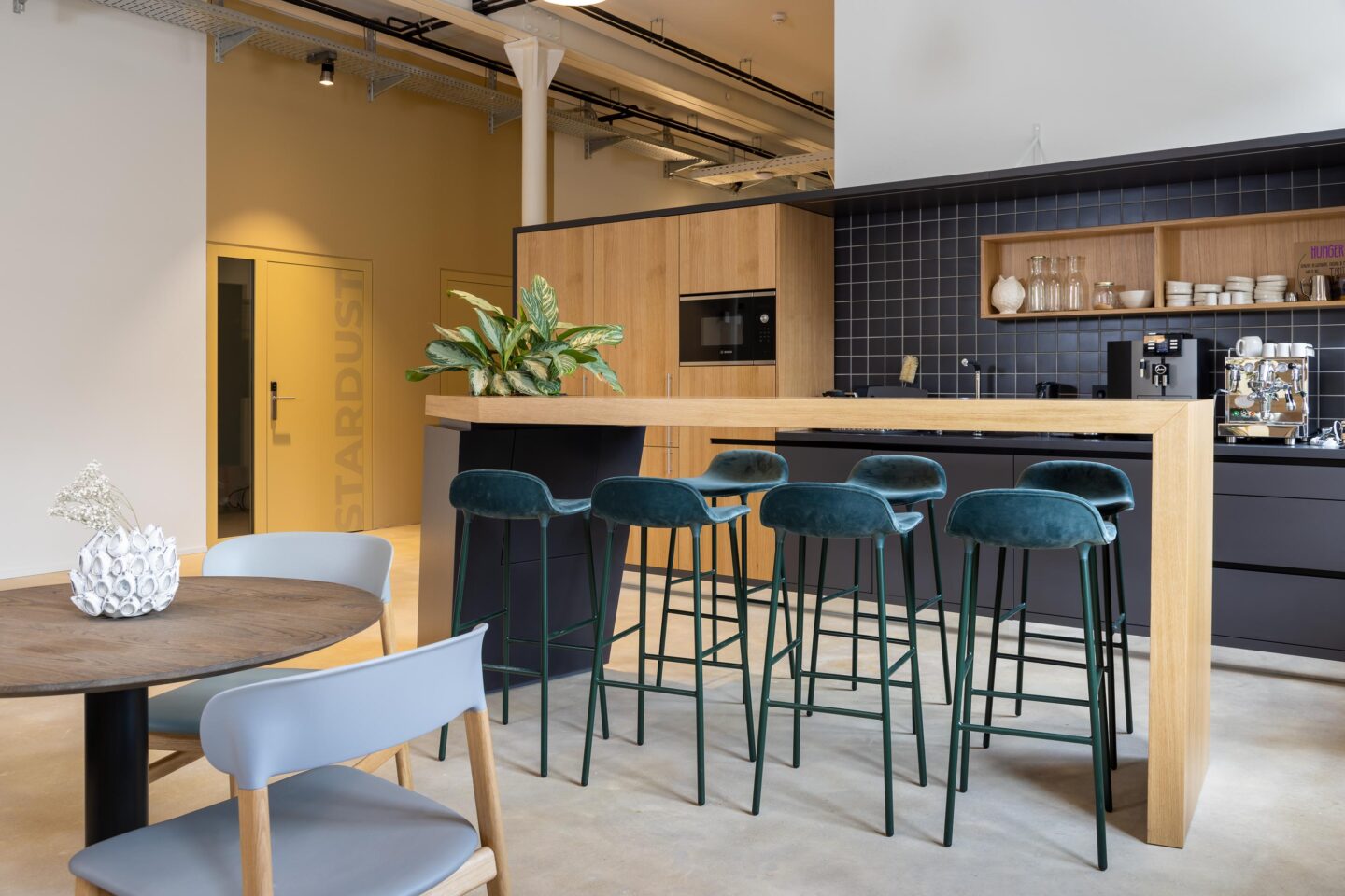SteamWork │ Coworking flagship │ Open and closed Spaces