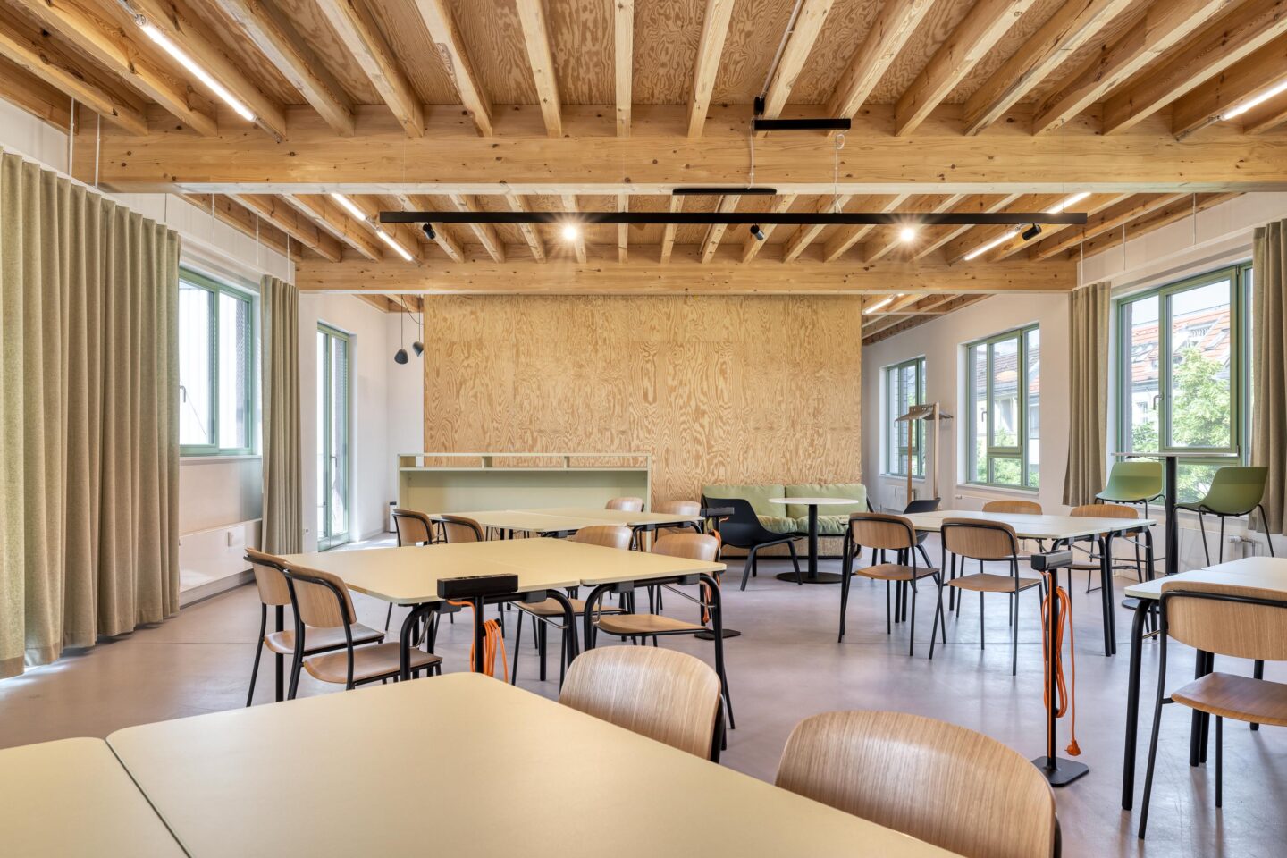Demeter e. V. - Berlin location │ electrically height-adjustable desks │ modern working environments