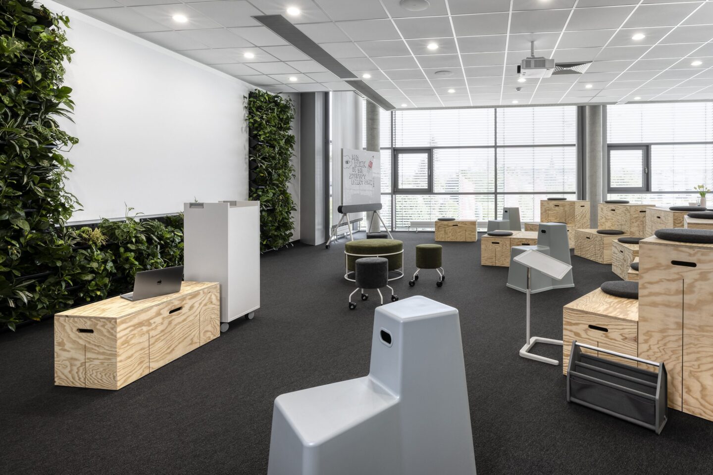 Seeburger AG, Bretten │ new working environment at the company headquarters │ new furniture creates