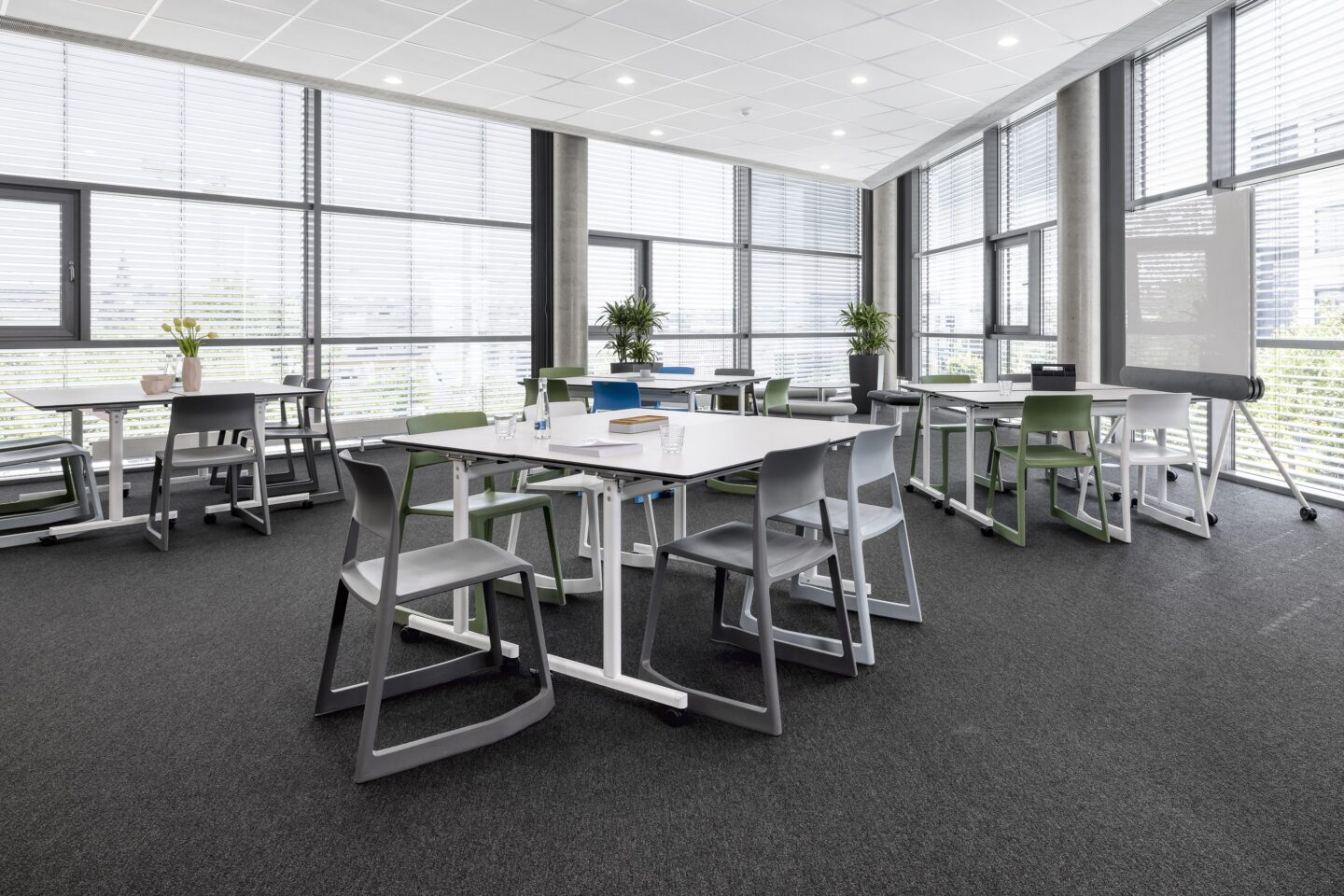 Seeburger Bretten │ new working environment at the company headquarters │ modern cafeteria