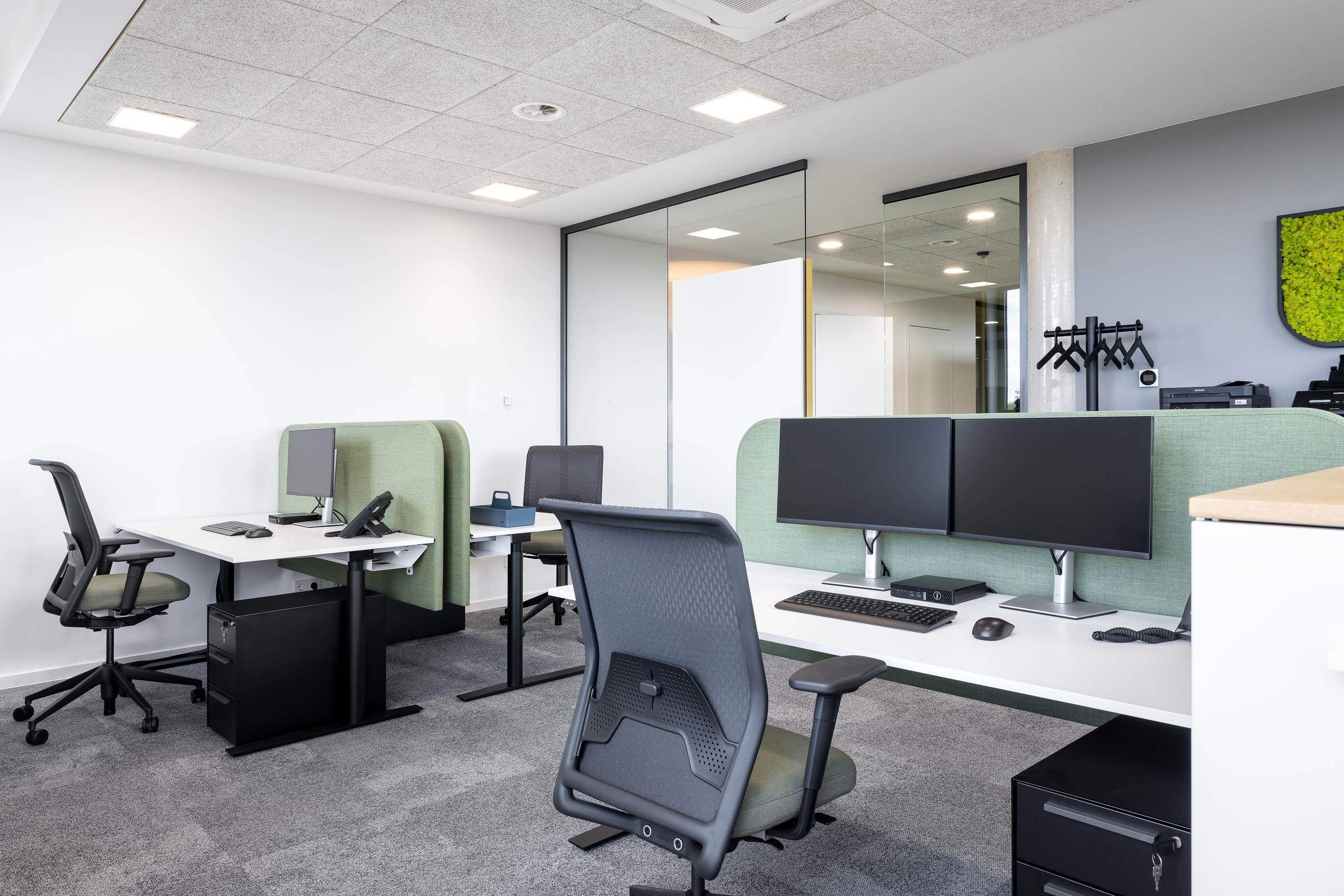 Piston's Centro │ partition walls & office furniture by feco