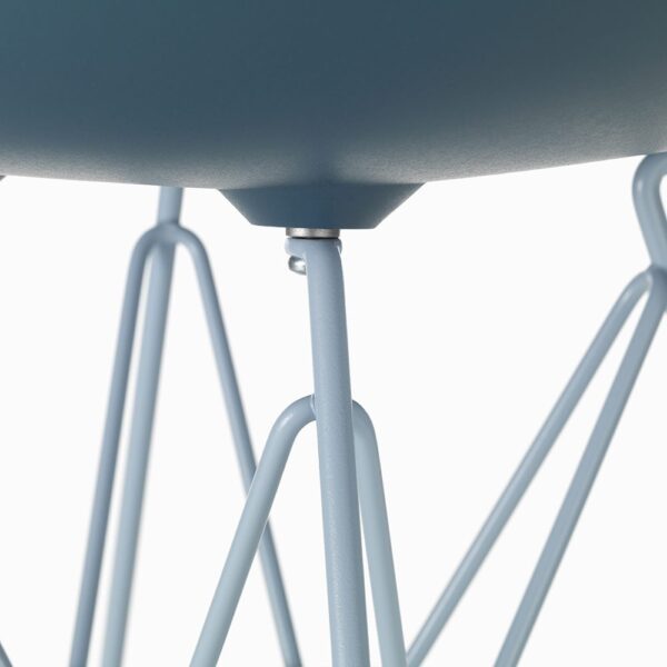 Vitra Home Stories │ Spring 2023 │ Eames Plastic Chair Details