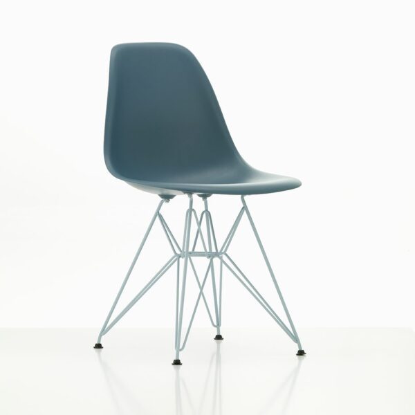 Vitra Home Stories │ Spring 2023 │ Eames Plastic Side Chair