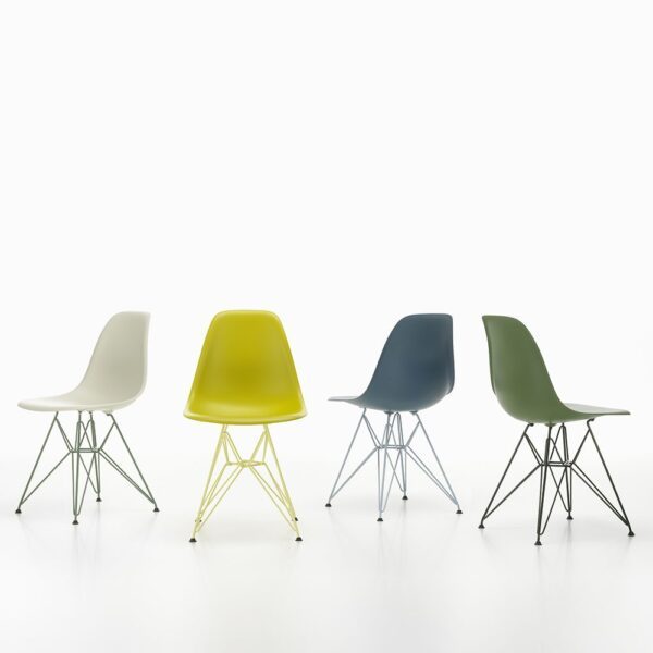 Vitra Home Stories │ Spring 2023 │ Eames Plastic Side Chair
