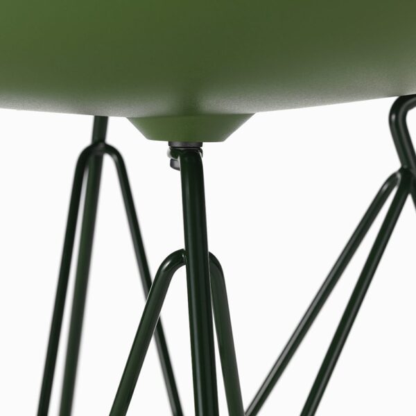 Vitra Home Stories │ Spring 2023 │ Eames Plastic Chair Details