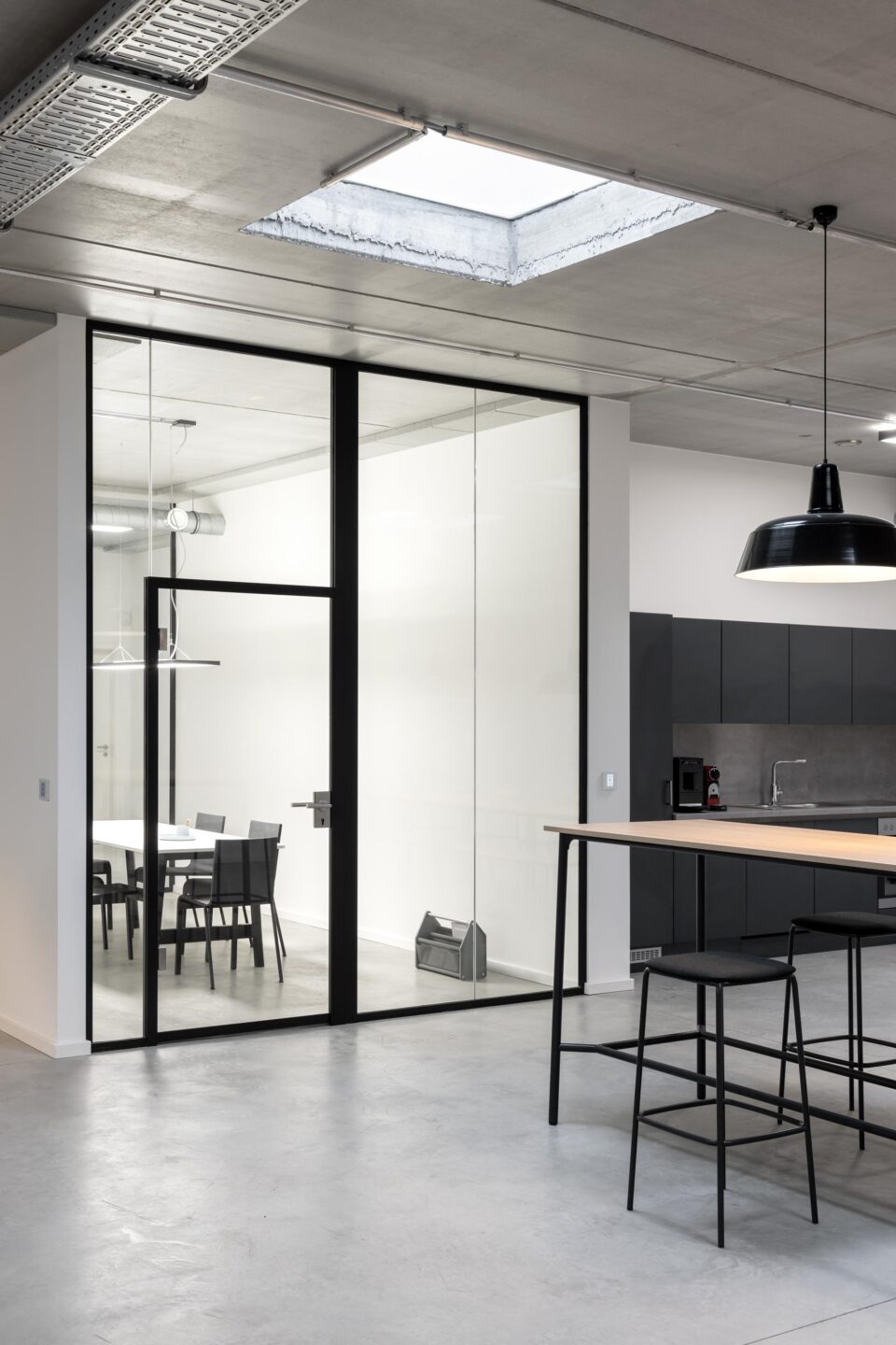 Bechtold Solar Technology │ ergonomic workstation│ interior design with feco