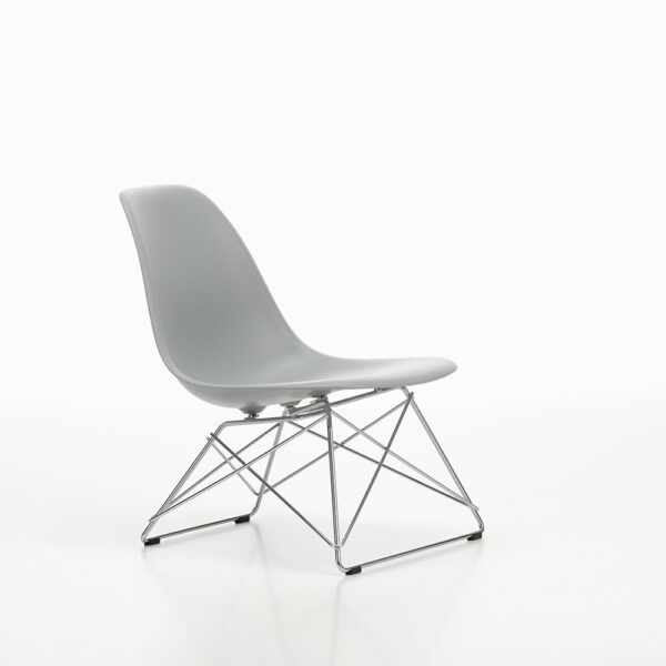 Vitra Home Stories │ Spring 2023 │ Eames Plastic Chair LSR