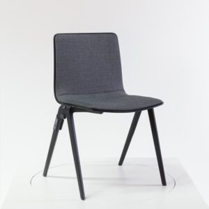 Brunner Stapelstuhl A-Chair │ Schale mit durchgehendem Polsterdoppel │ Bezugsfarbe lava