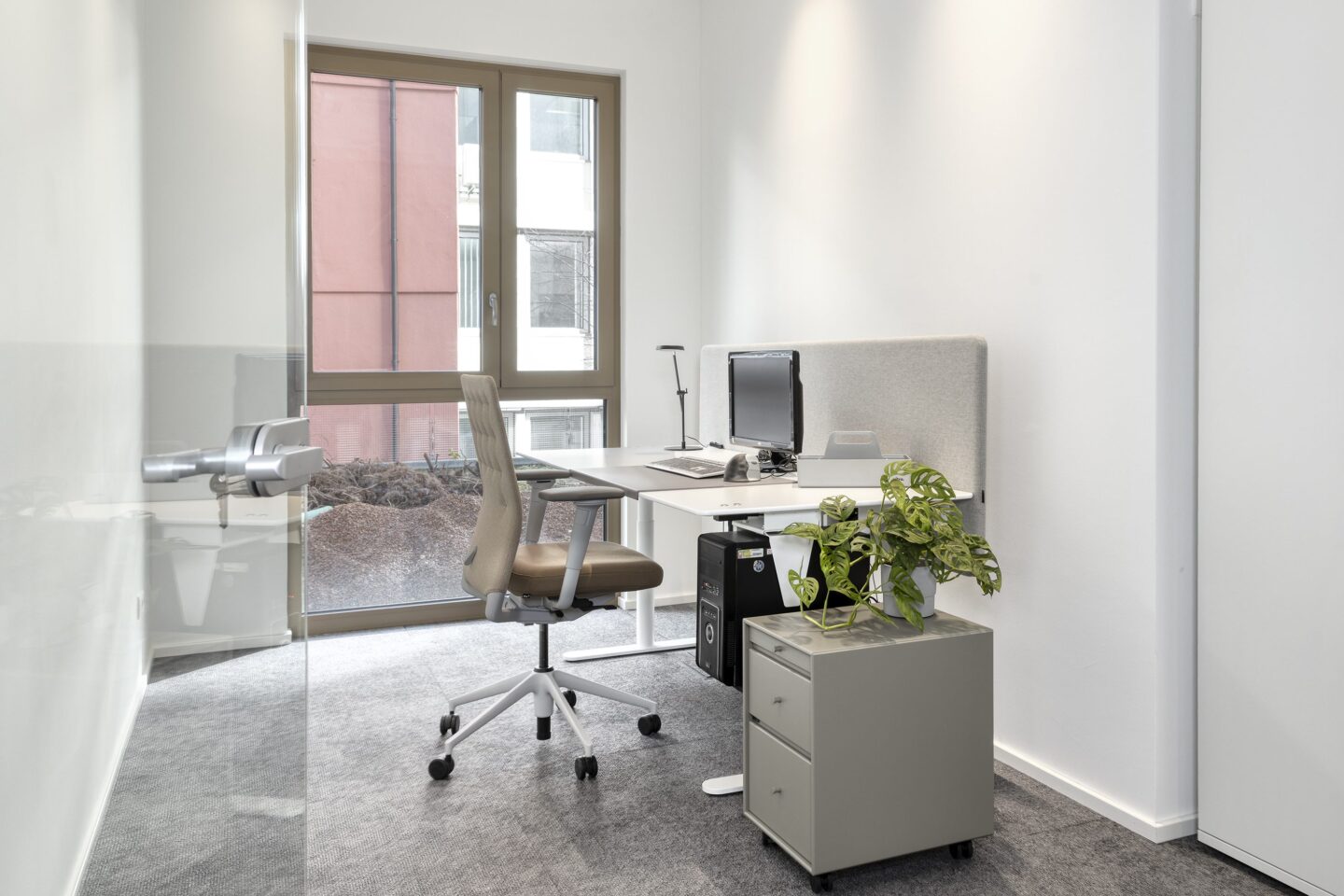 gebaka Bau Karlsruhe │ attractive office concept with open space │ office furniture with feco
