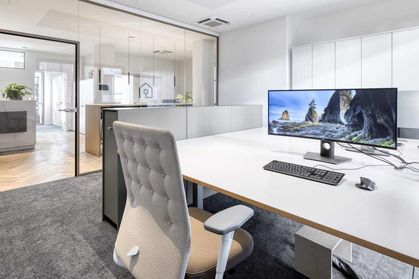 gebaka Bau Karlsruhe │ attractive office concept with open space │ office furniture with feco
