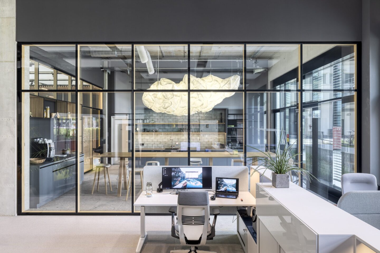 Naturally with real wood surfaces. at S+W │ feco system walls in Munich