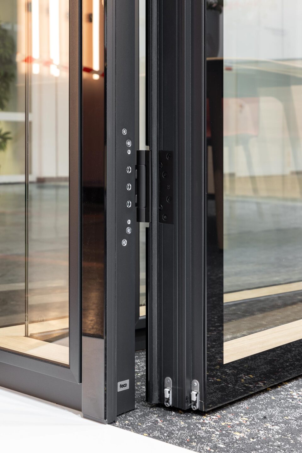 With the new T70Z and 18/50Z two-part aluminium door frames it is possible to install the door frames in on-site wall openings
