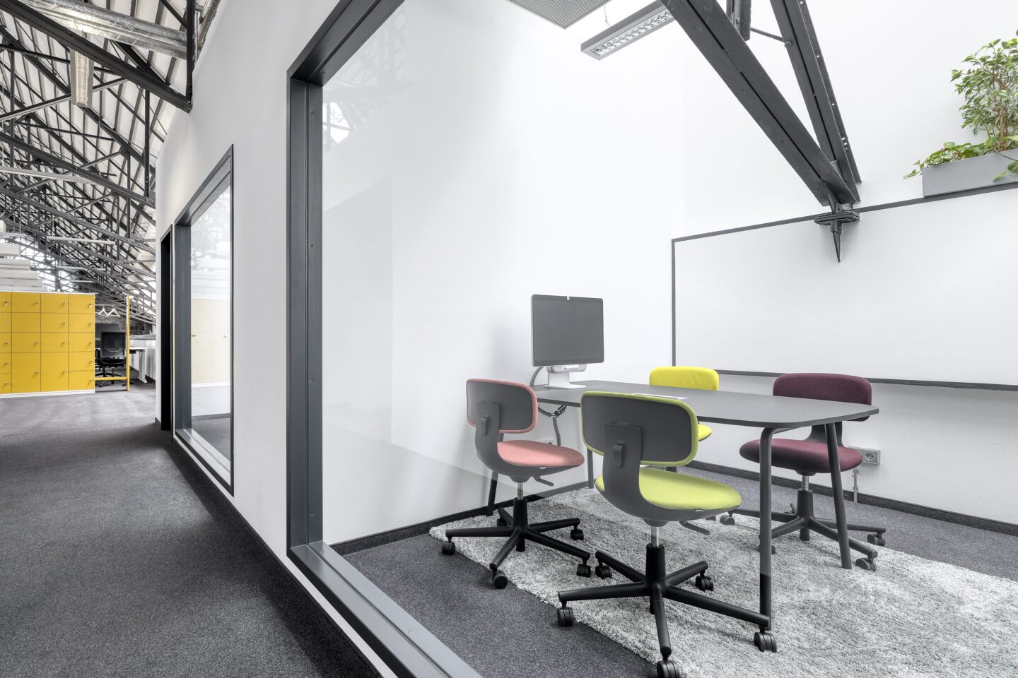 Inovex GmbH │ flexible Laptop-Arbeitsplätze │ moderne Büromöbeleinrichtung mit feco