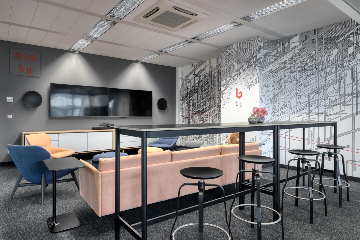 from retreat areas for concentrated work to open communication areas with lounge furniture to multifunctional meeting and creative rooms with flexible furniture and digital equipment