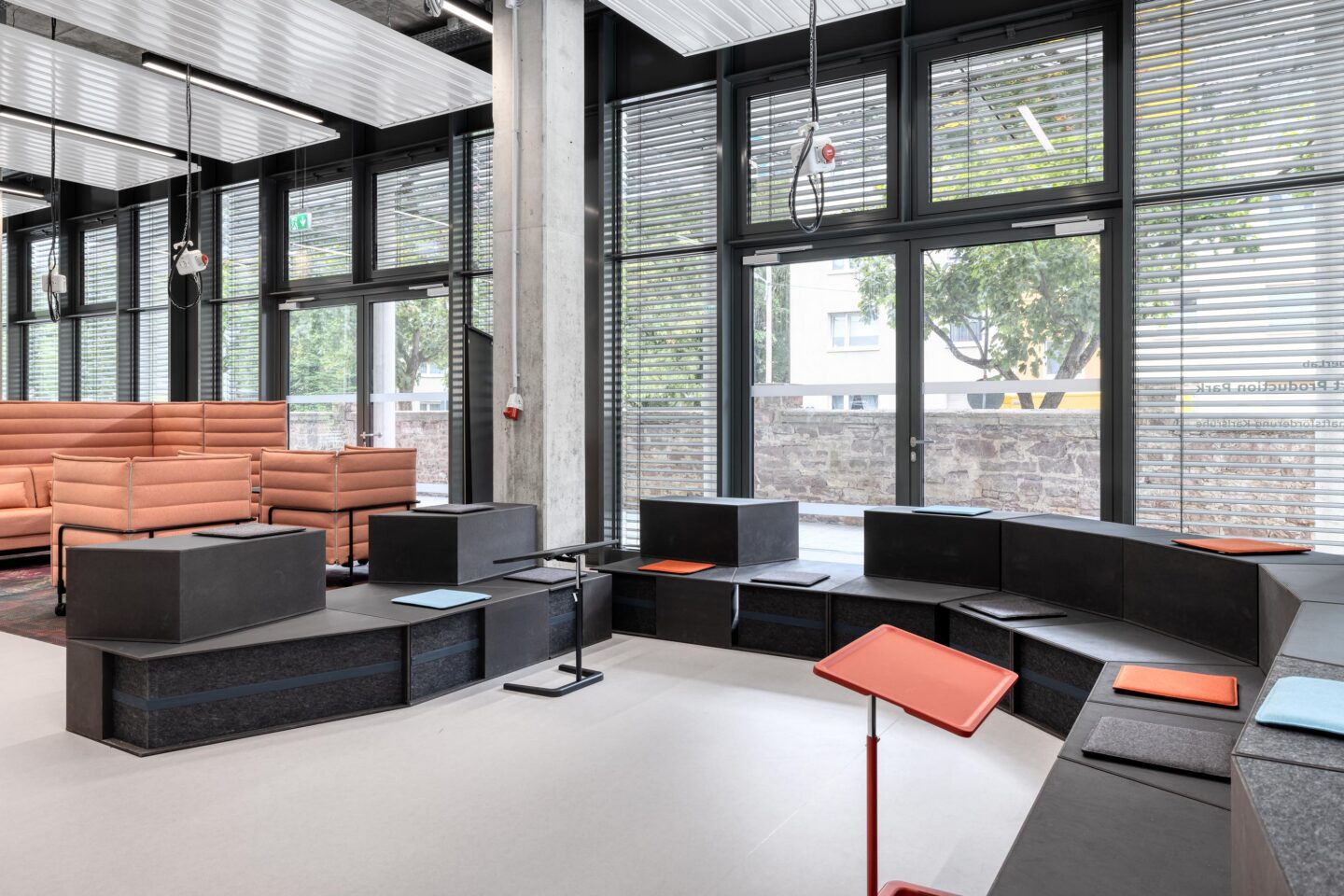 Team- and Meetingzones with Vitra and werner works │ office furniture for CyberLab by feco in Karlsruhe