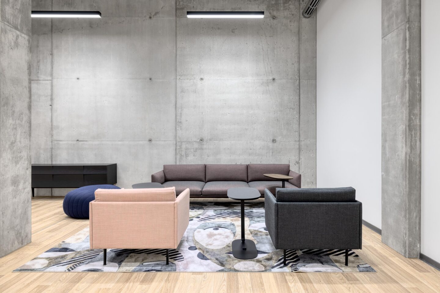Muuto Couches and side tables │ Lounge │ feco offive furniture for CyberLab in Karlsruhe